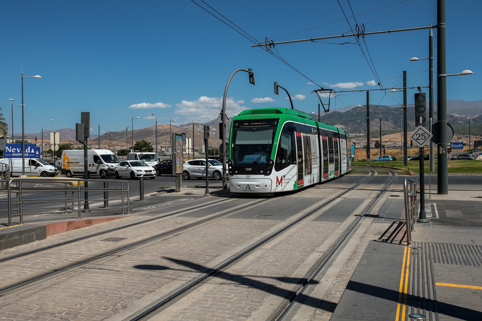 Caen todos los sistemas de comunicación del Metro de Granada y se suspende el servicio
